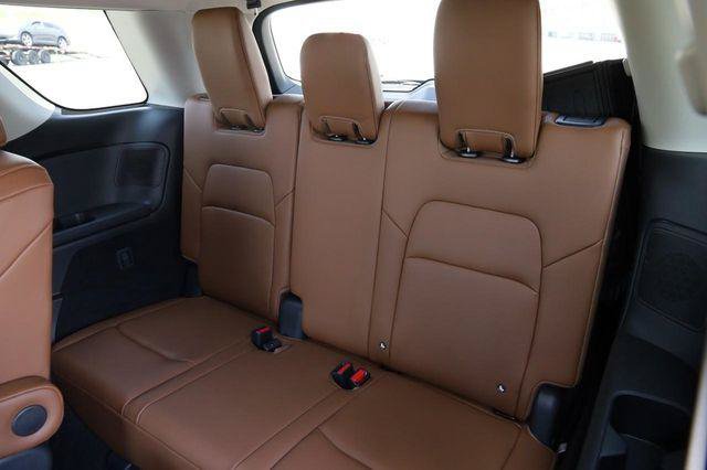 Used 2025 Nissan Pathfinder Platinum AWD/4WD image 12