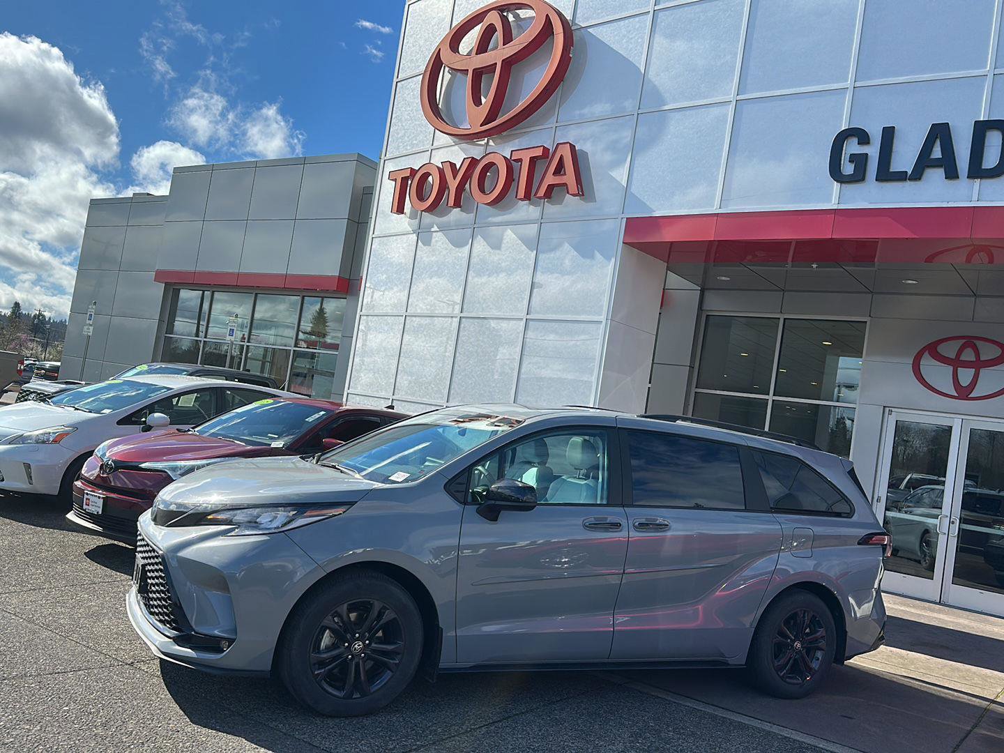 Used 2025 Toyota Sienna XSE w/ XSE Plus Package image 9