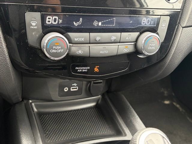 Used 2018 Nissan Rogue SV image 22