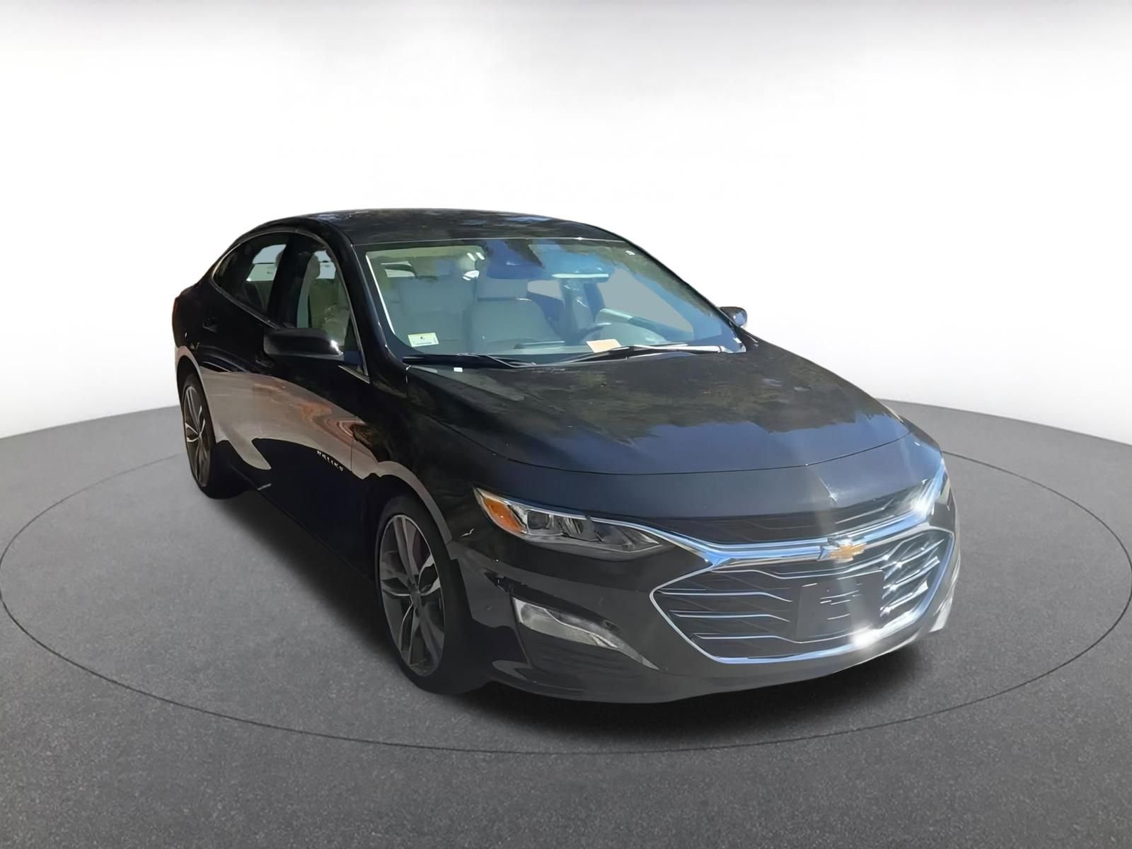 Used 2024 Chevrolet Malibu LT image 3