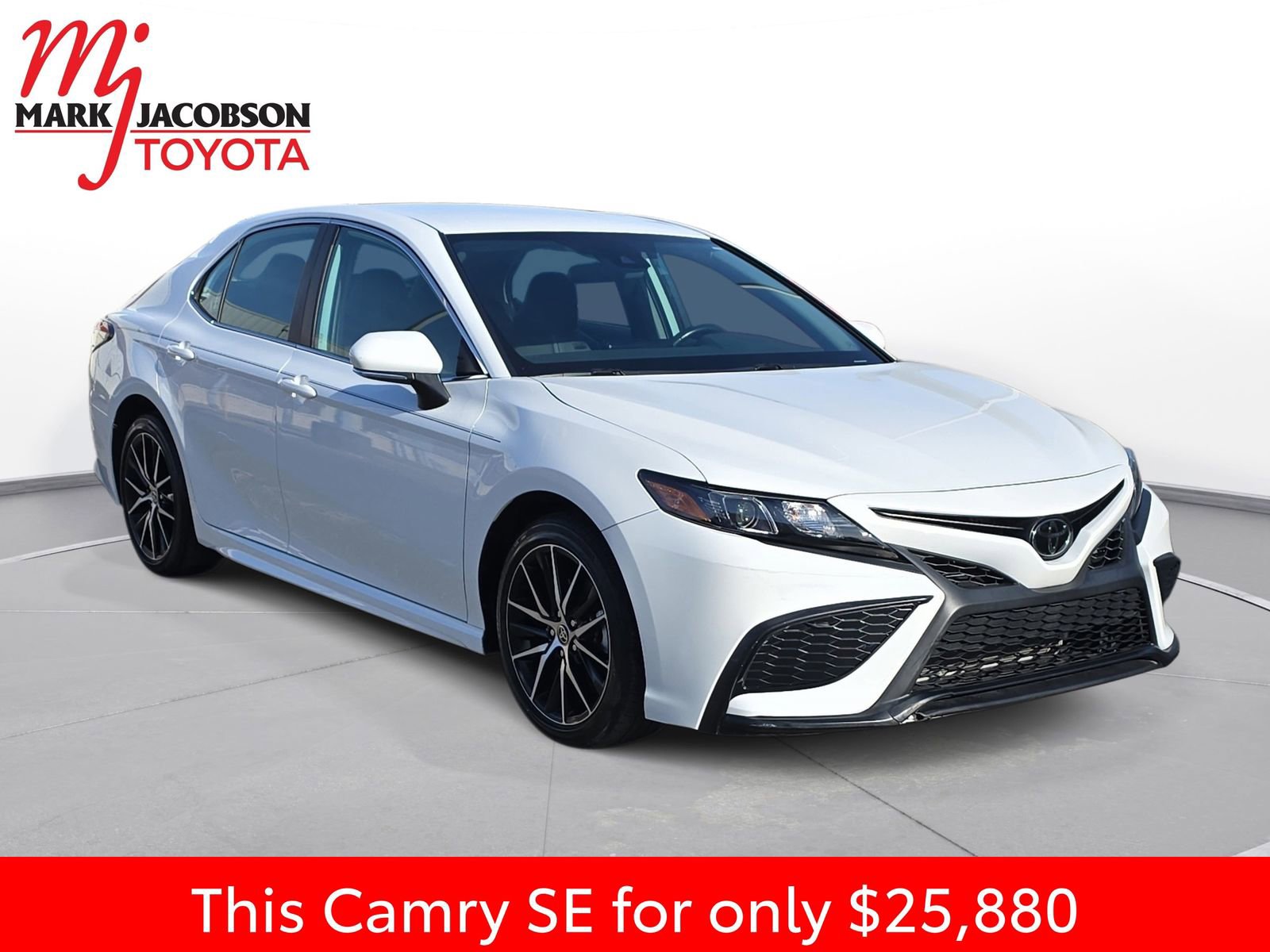 Used 2023 Toyota Camry SE image 5
