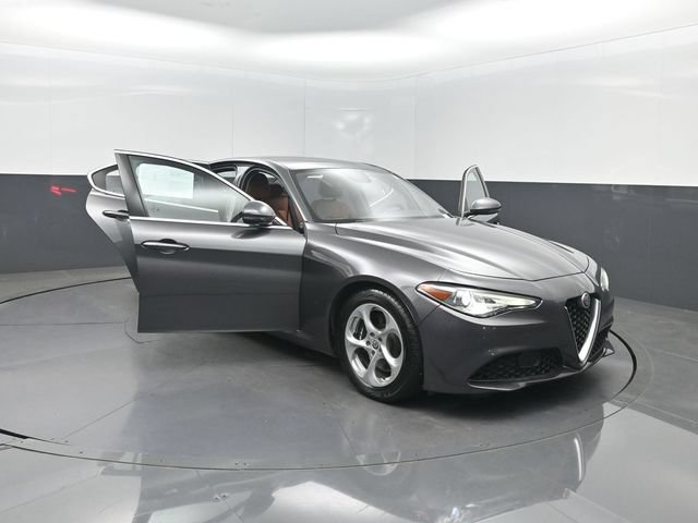 Used 2019 Alfa Romeo Giulia RWD image 40