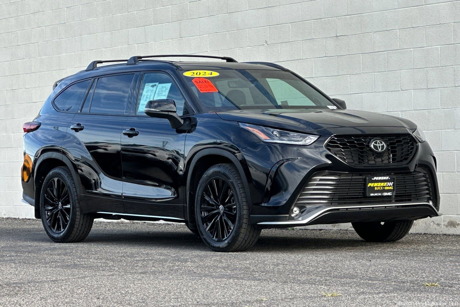Used 2024 Toyota Highlander XSE FWD image 1