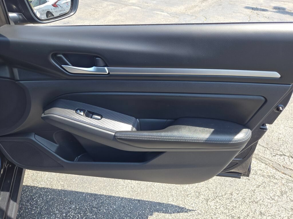 Used 2022 Nissan Altima 2.5 SV FWD image 5
