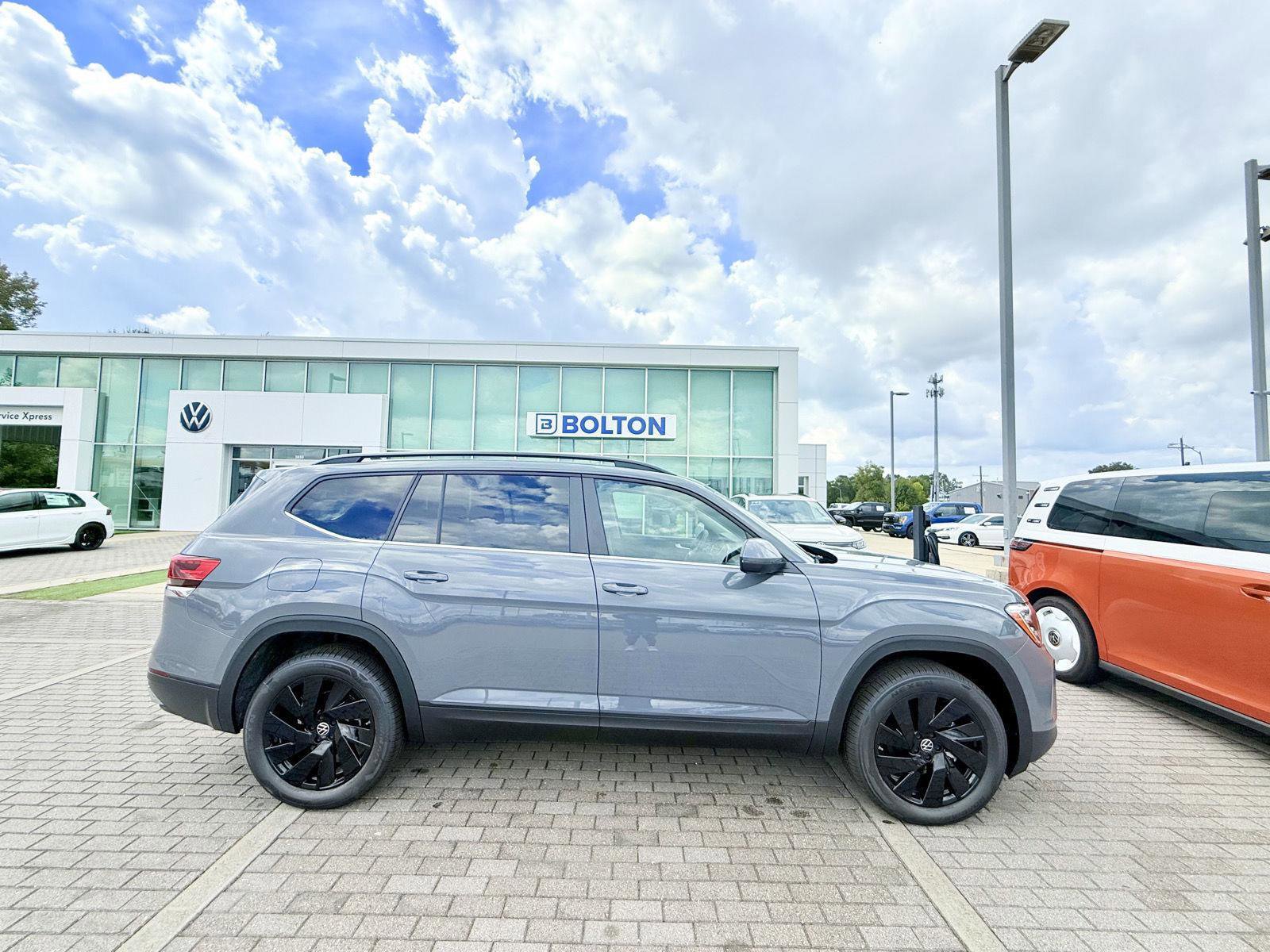 New 2026 Volkswagen Atlas SE image 2