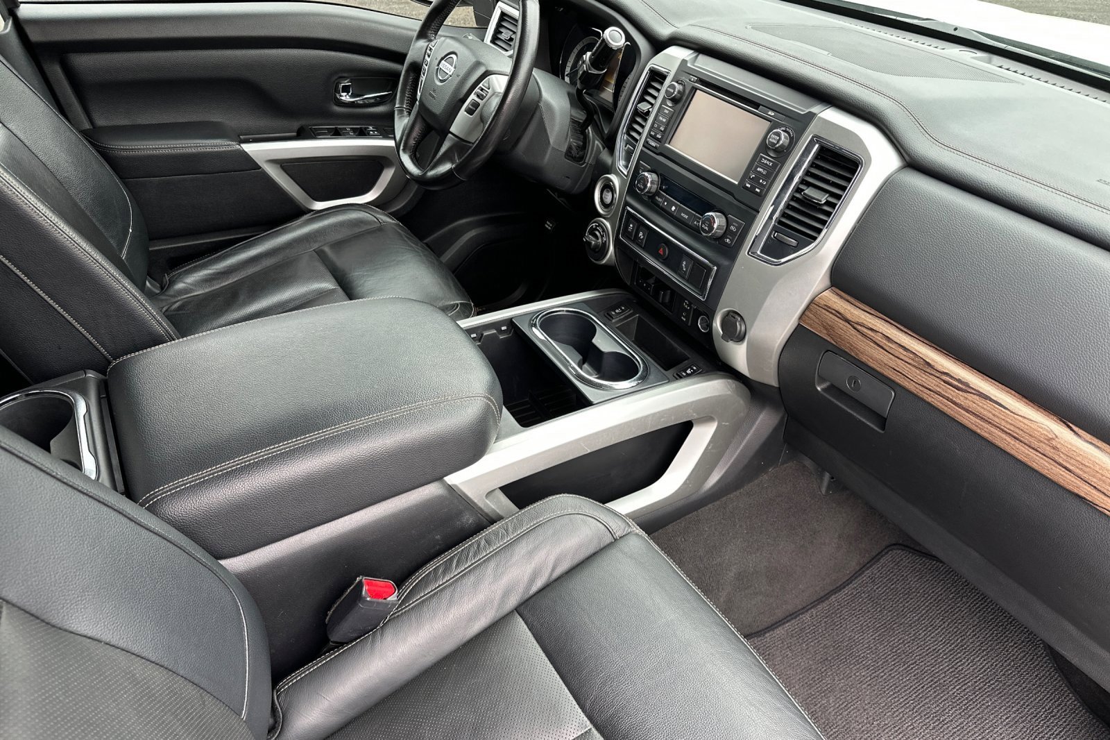 Used 2018 Nissan Titan SL w/ Chrome Package image 18