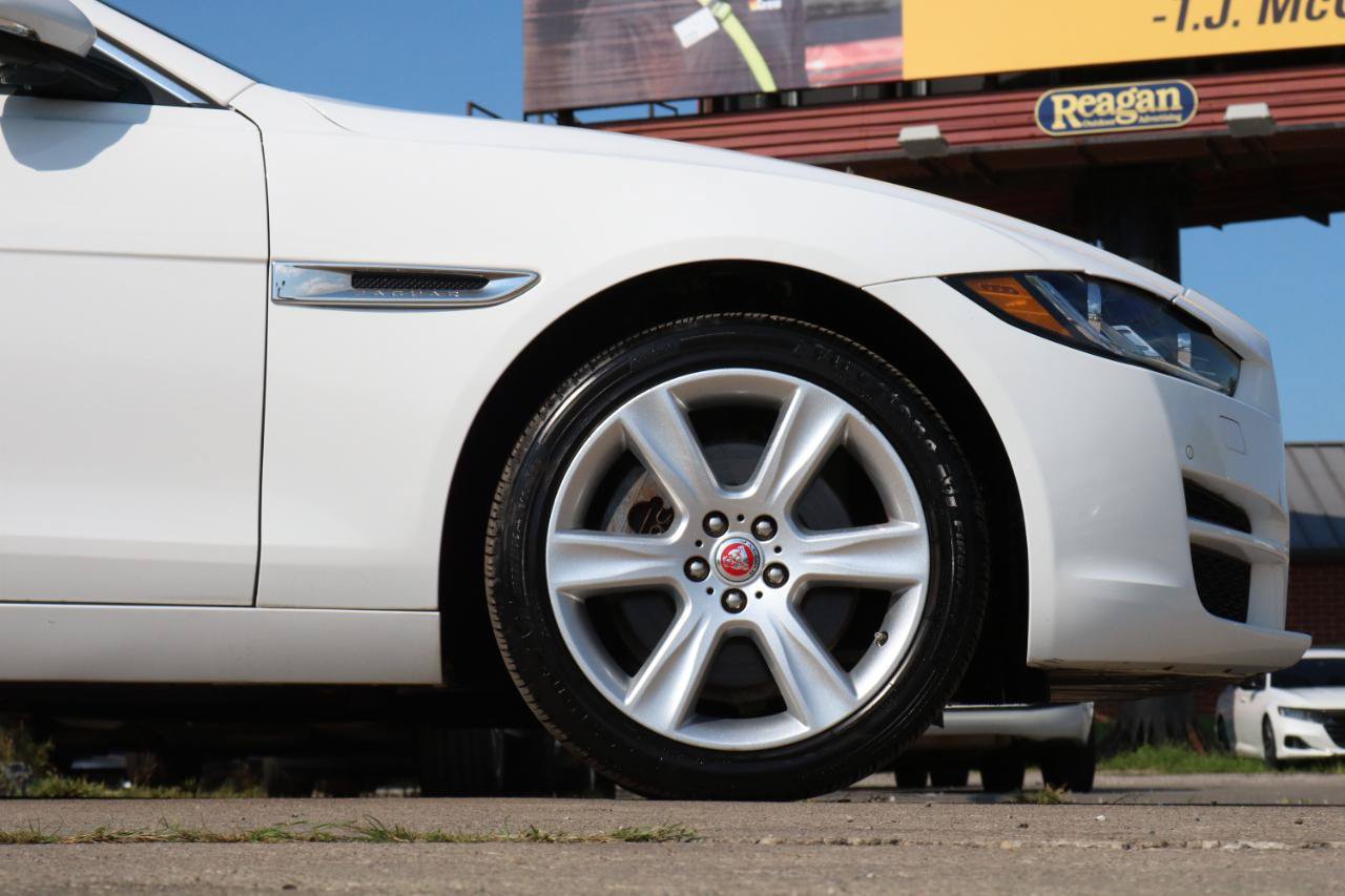 Used 2017 Jaguar XE Premium AWD/4WD image 5