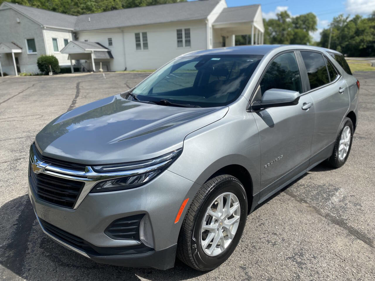 Used 2023 Chevrolet Equinox LT w/ Driver Convenience Package image 2
