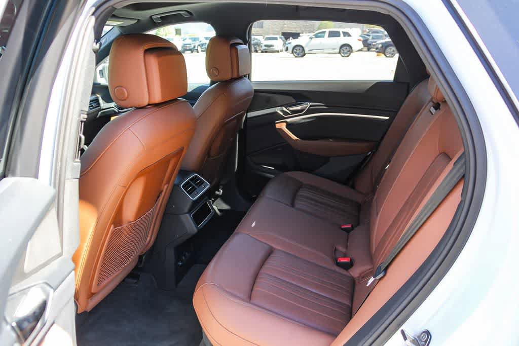 Used 2024 Audi Q8 e-tron Premium Plus w/ Premium Plus Package image 15