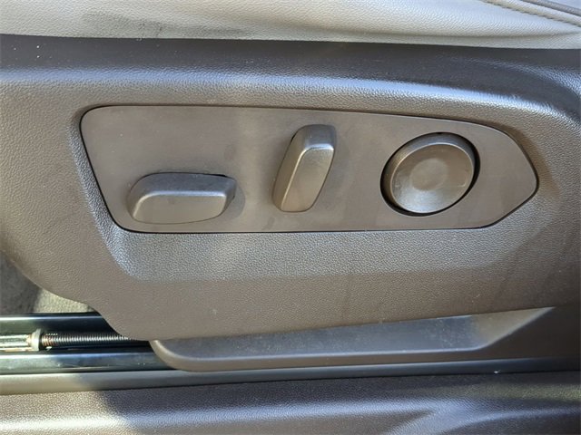 Used 2023 GMC Yukon SLT image 16