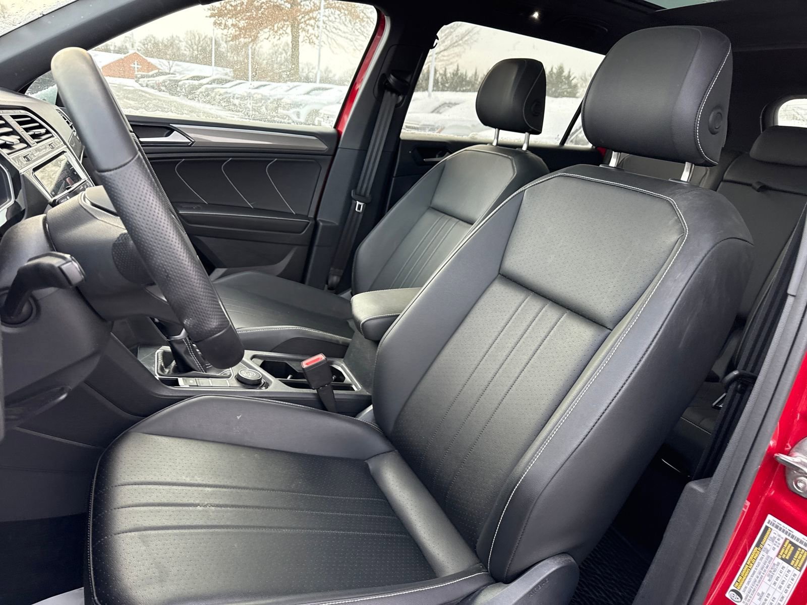 Used 2024 Volkswagen Tiguan SE R-Line image 11