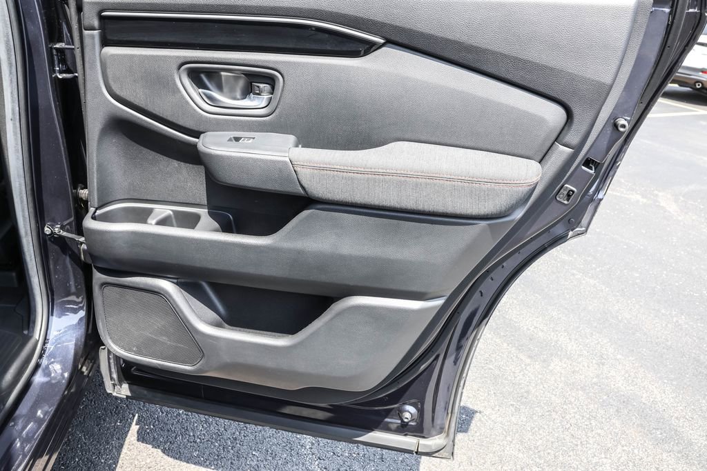 Used 2025 Honda Pilot Sport image 31