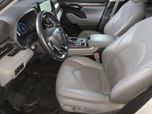 Used 2023 Toyota Highlander Limited image 13