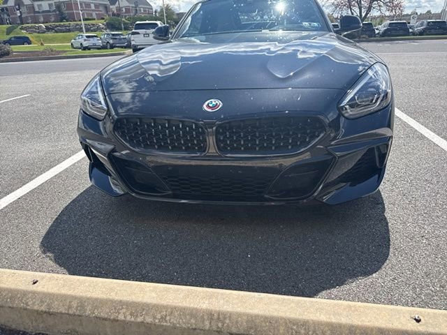 Used 2022 BMW Z4 M40i w/ Premium Package image 4