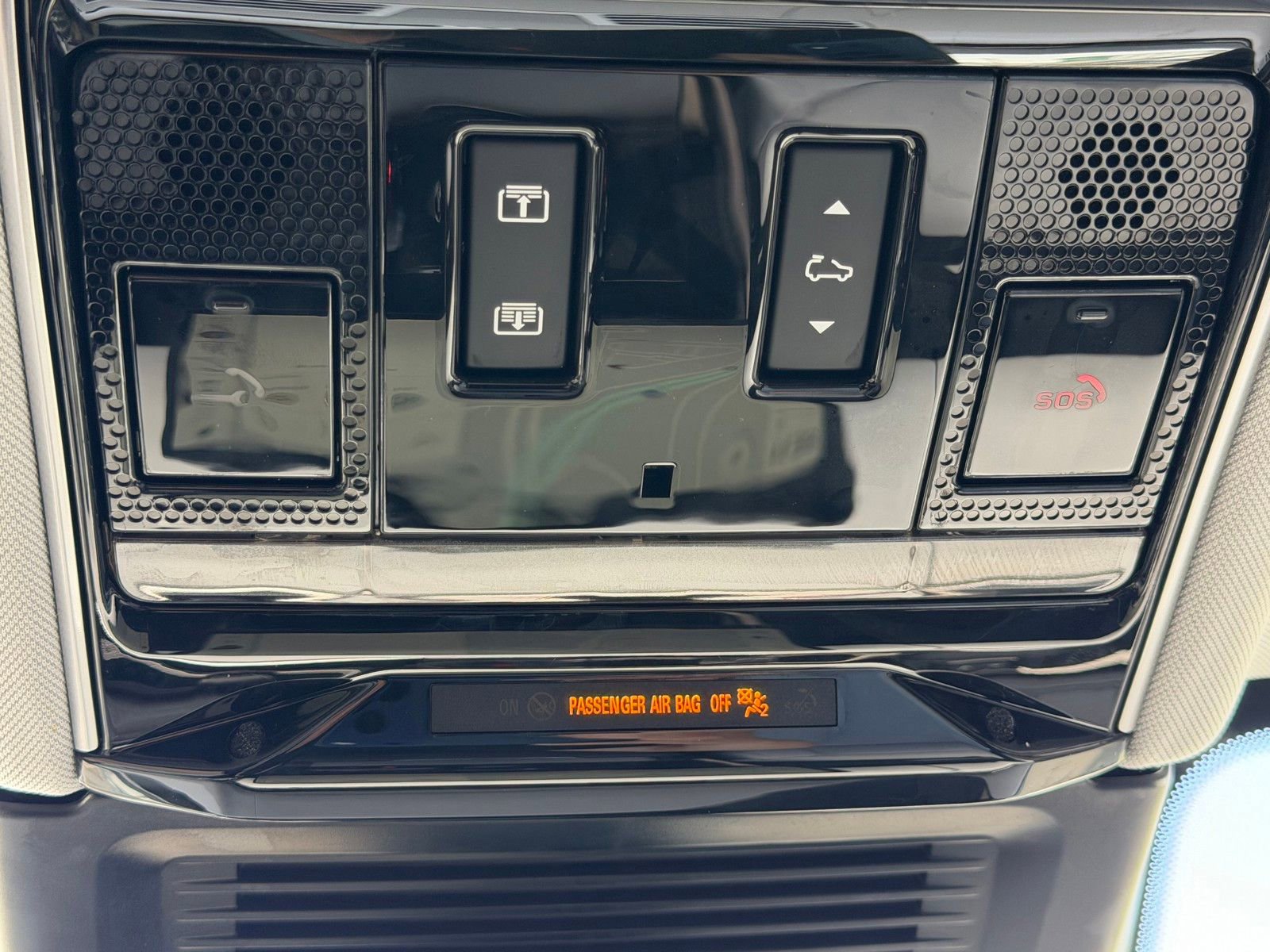 Used 2025 Land Rover Range Rover Sport Dynamic SE image 18