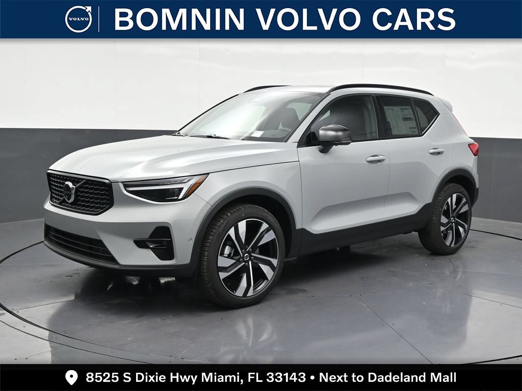 New 2026 Volvo XC40 B5 Plus AWD/4WD image 1