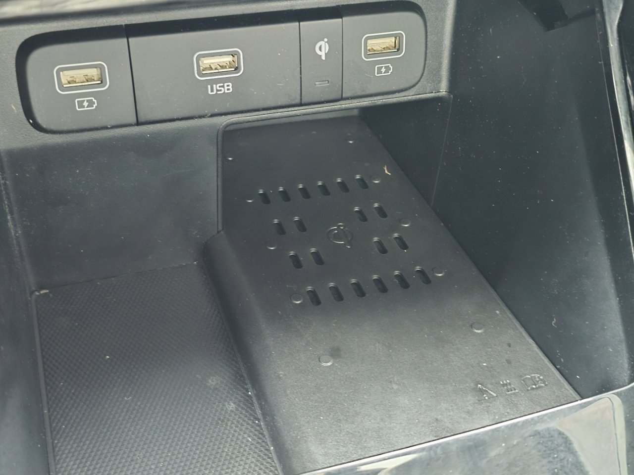 Used 2023 Kia Sorento SX image 9