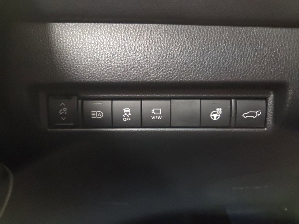 Used 2023 Toyota Venza Limited image 24