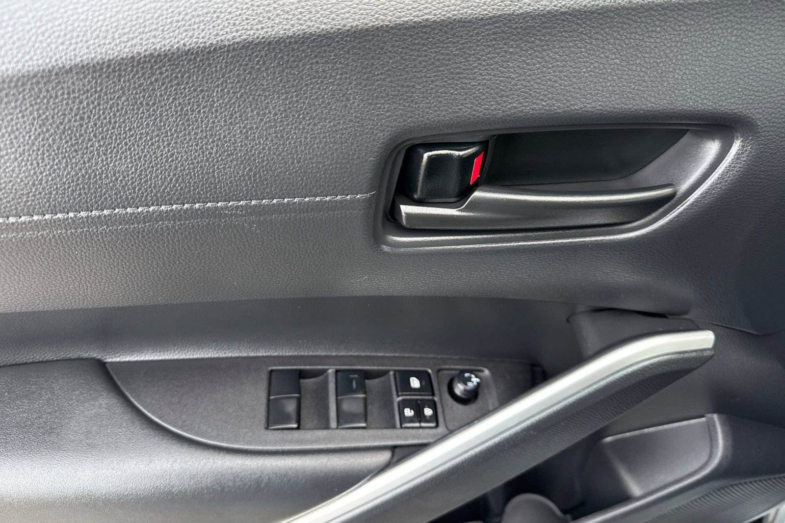 Used 2024 Toyota Corolla Cross LE image 11