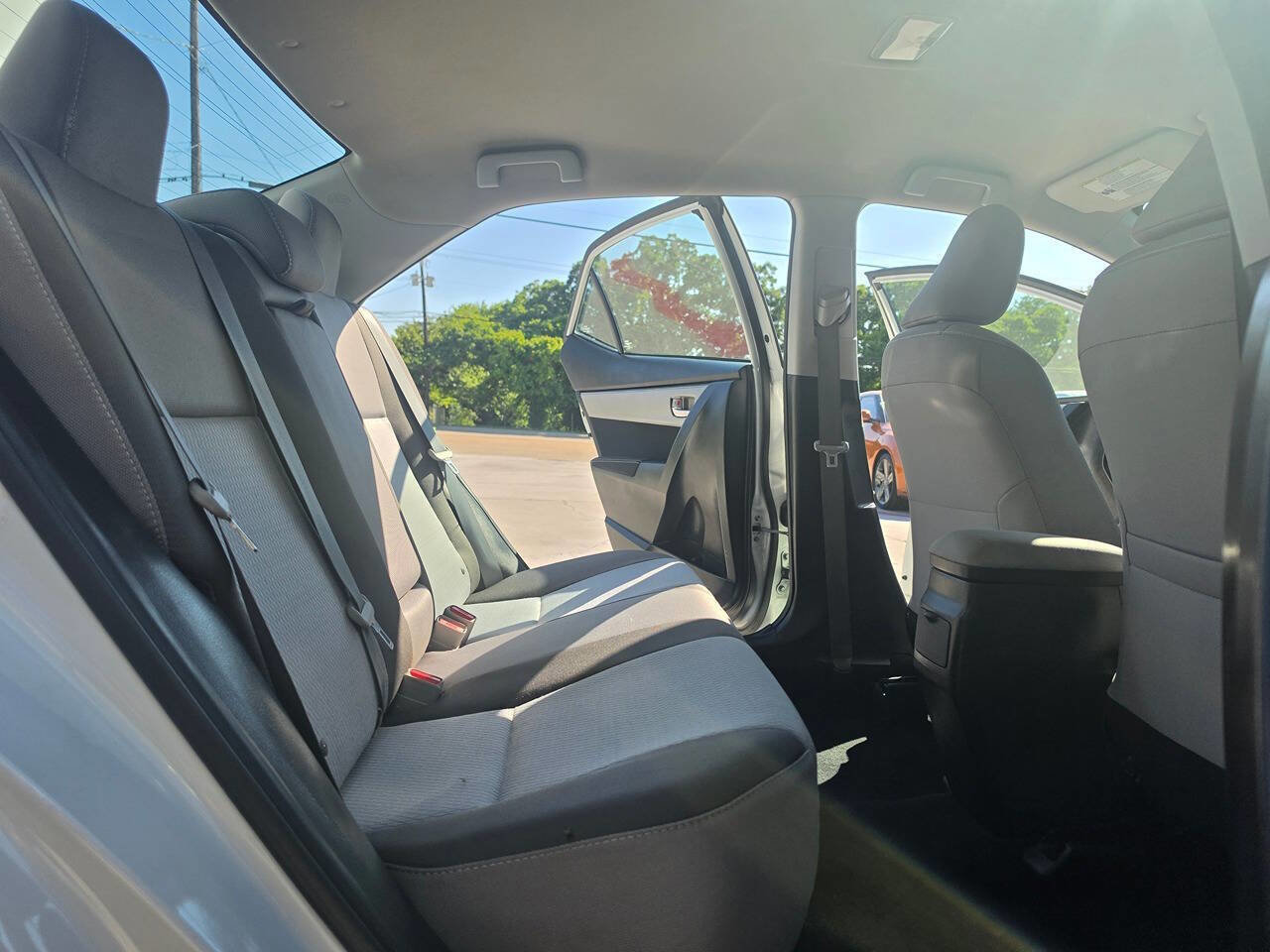 Used 2017 Toyota Corolla LE FWD image 28