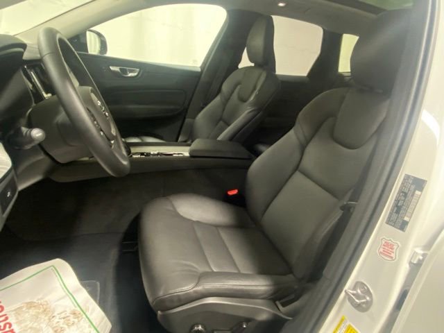 Used 2025 Volvo XC60 B5 Plus image 11