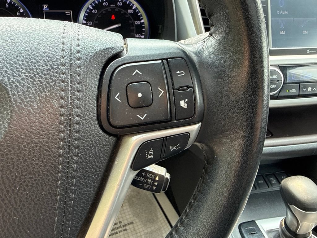 Used 2019 Toyota Highlander XLE AWD/4WD image 29