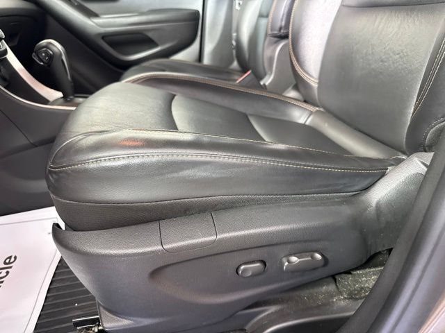 Used 2021 Chevrolet Trax LT w/ Premium Seat Package FWD image 16
