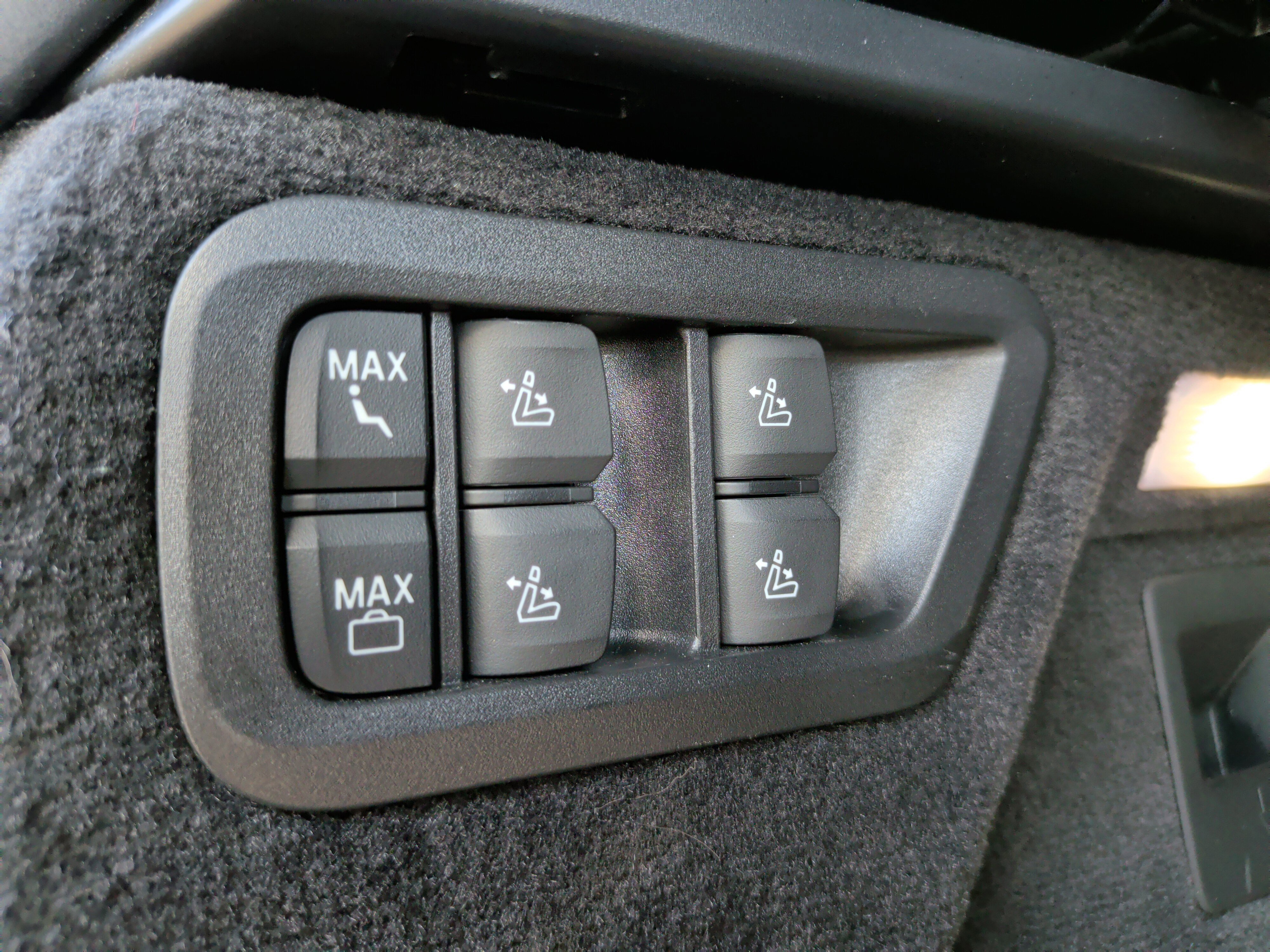 Used 2024 BMW X7 M60i w/ Executive Package image 50