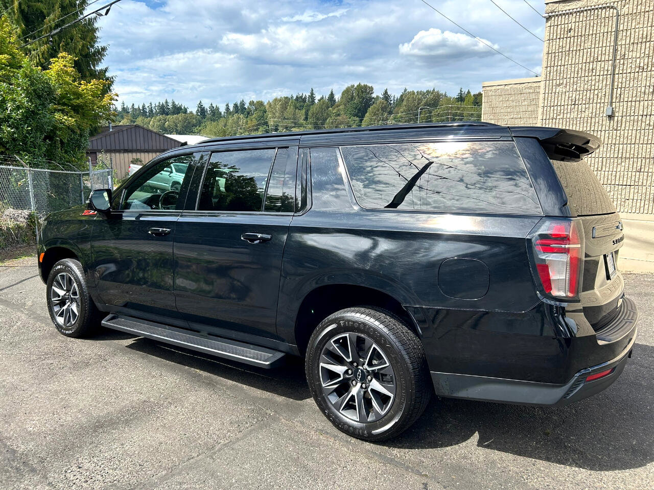 Used 2021 Chevrolet Suburban Z71 w/ Z71 Off-Road Package image 7