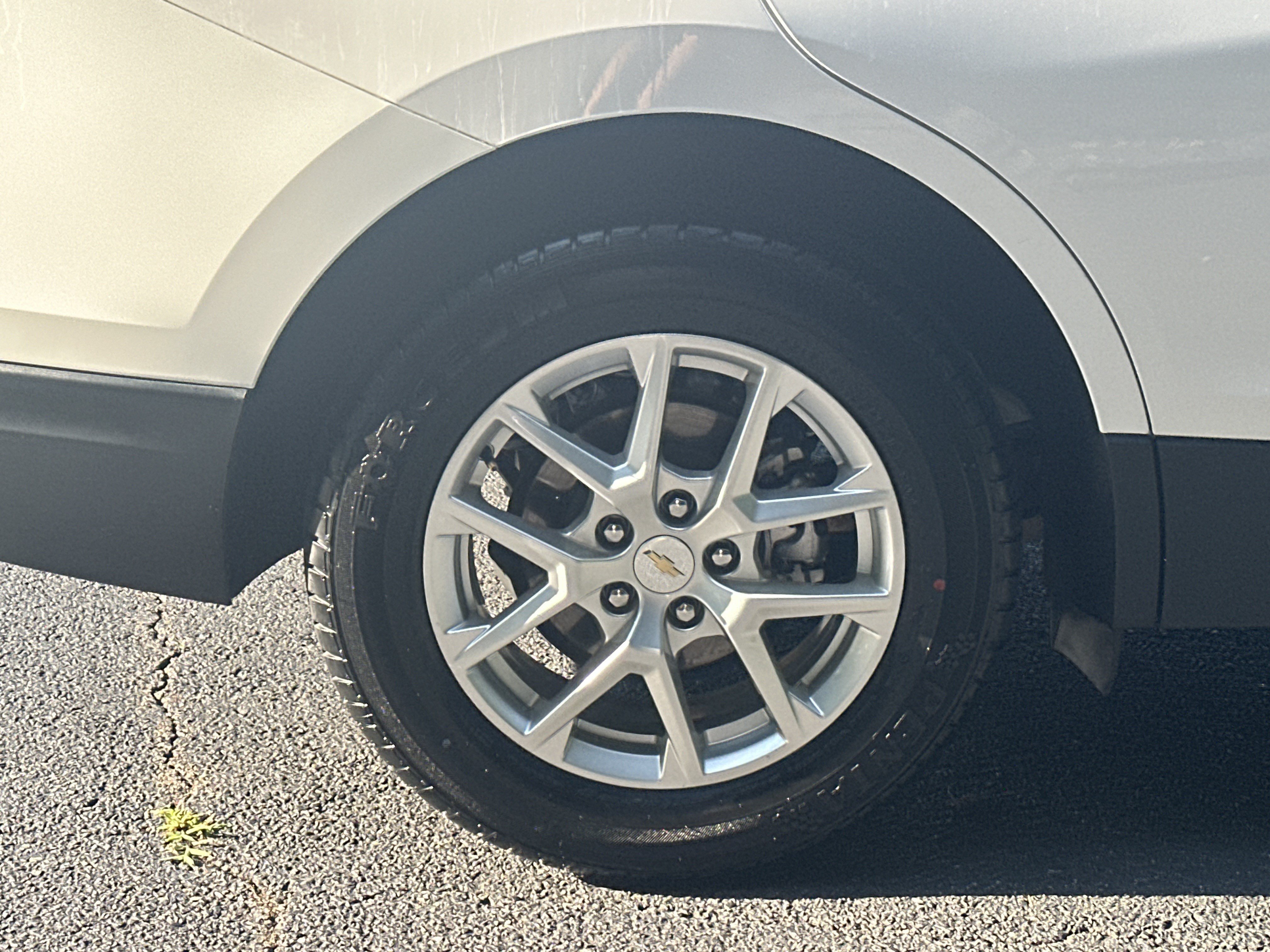 Used 2023 Chevrolet Equinox LT FWD image 17