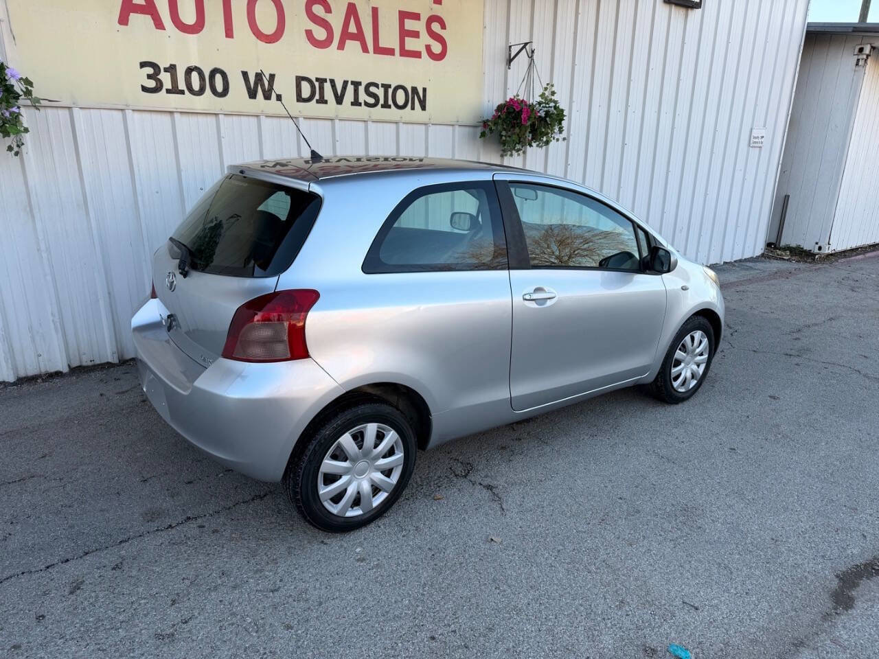 Used 2007 Toyota Yaris 2-Door Hatchback image 5