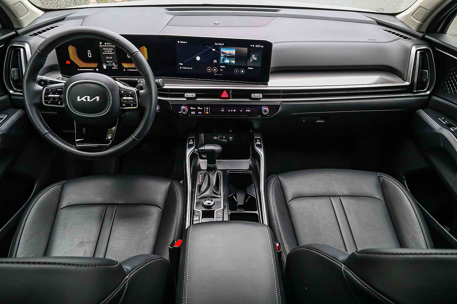 Certified 2025 Kia Sorento S FWD image 19