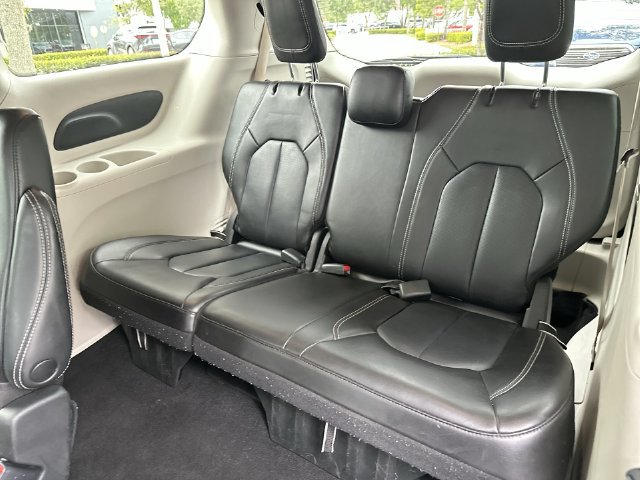 Used 2023 Chrysler Pacifica Touring-L FWD image 24