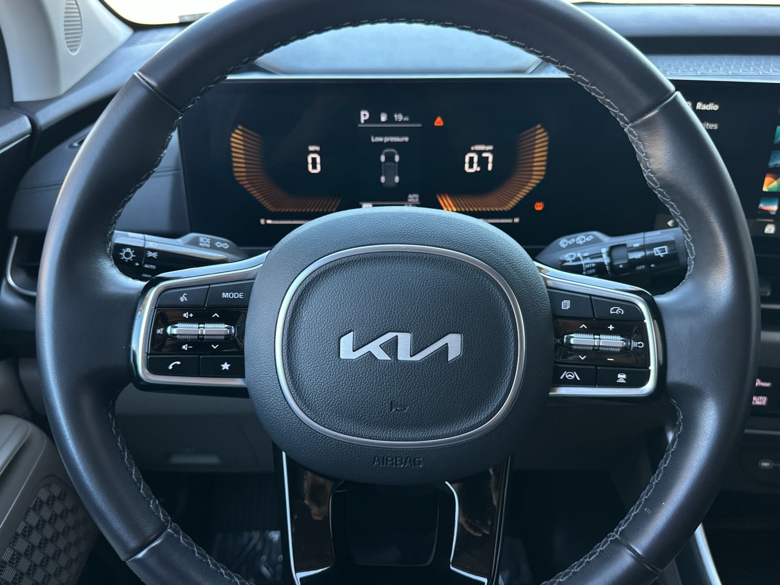 Used 2026 Kia Carnival FWD image 23