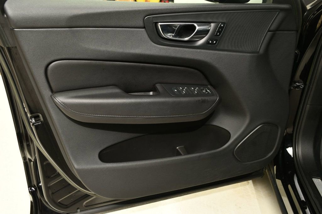 Used 2022 Volvo XC60 B5 Momentum w/ Protection Package Premier image 21