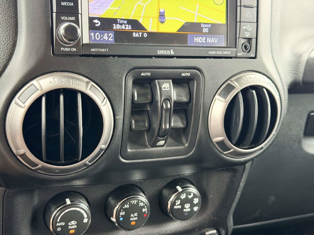 Used 2018 Jeep Wrangler Unlimited Sahara AWD/4WD image 18