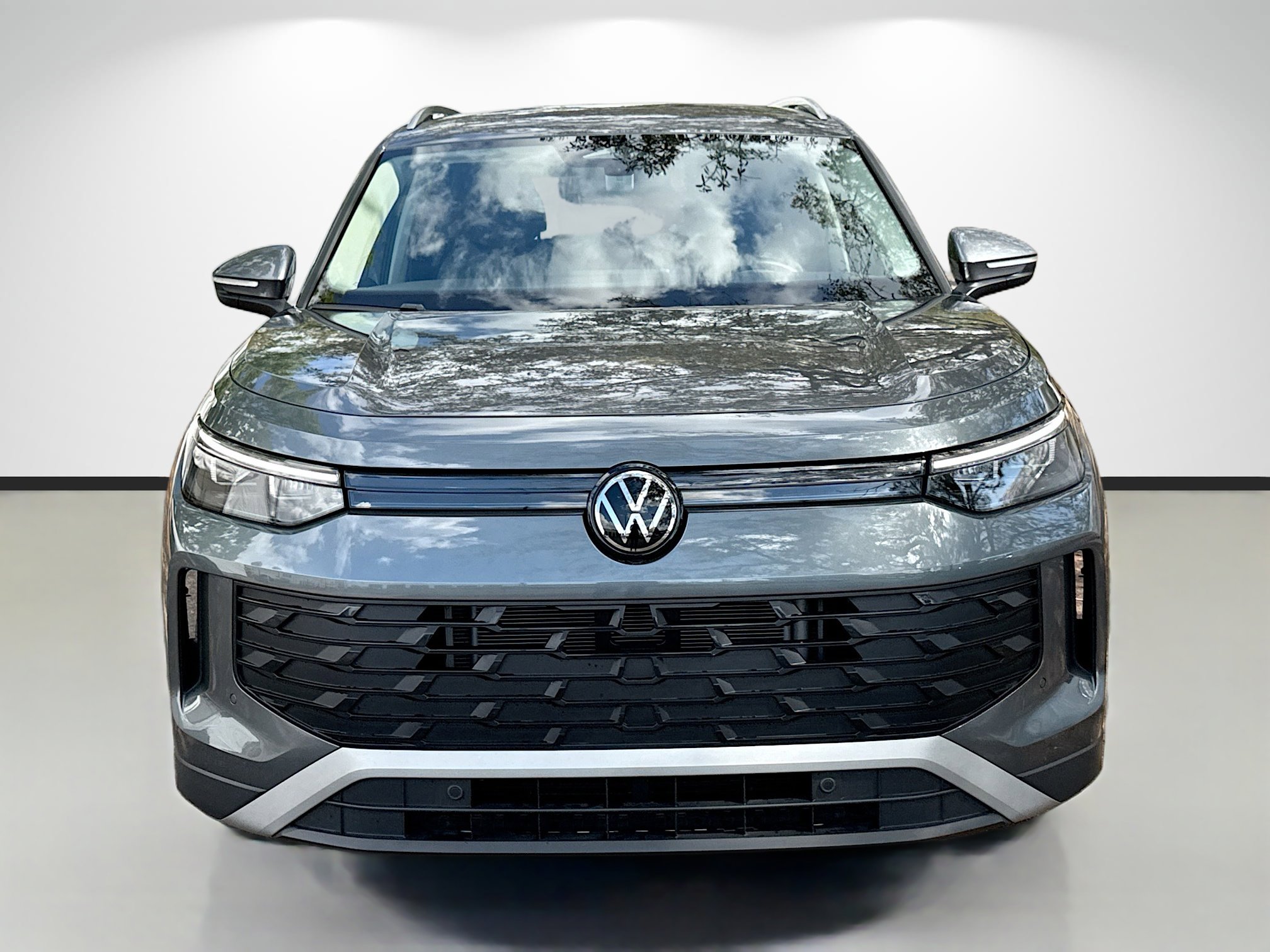 Used 2025 Volkswagen Tiguan S image 8