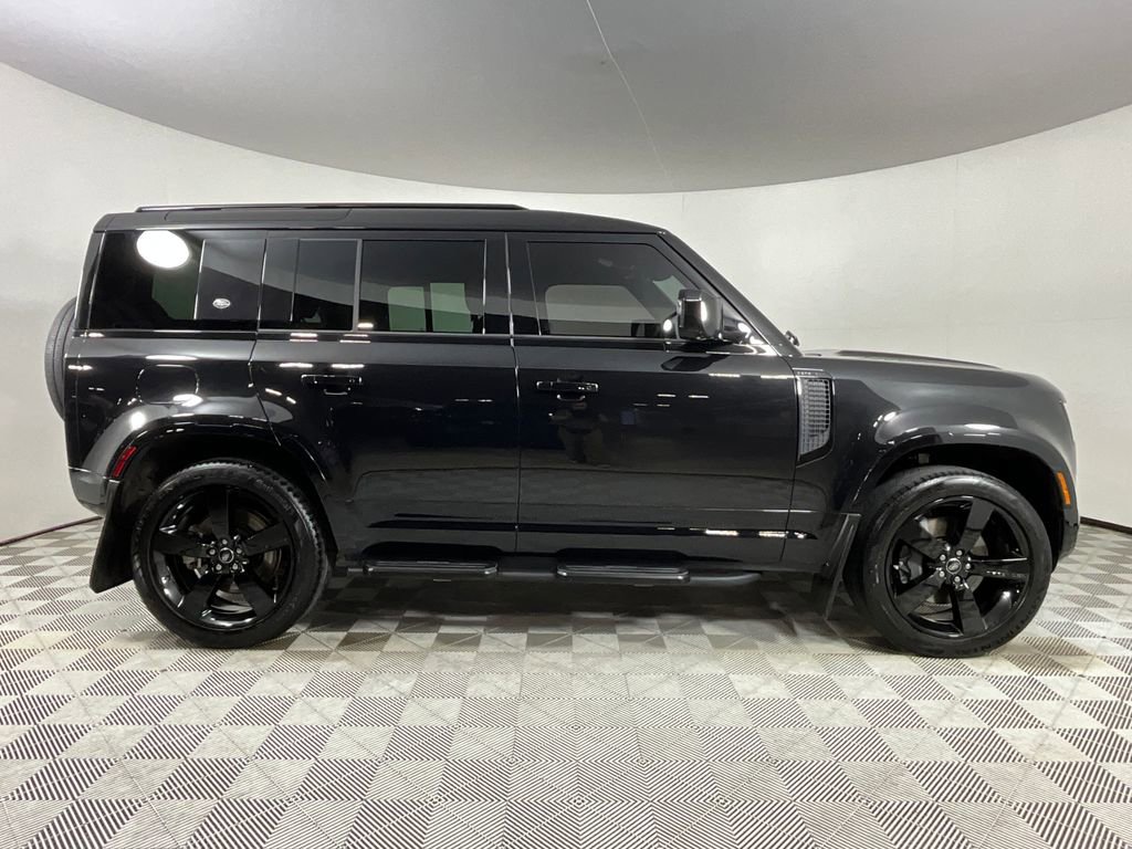 Certified 2024 Land Rover Defender 110 X-Dynamic SE AWD/4WD image 5