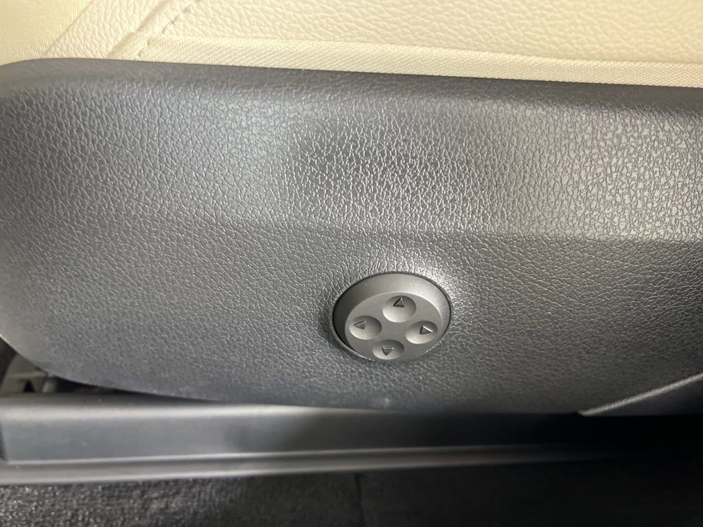 Certified 2026 Mercedes-Benz GLC 300 4MATIC image 4