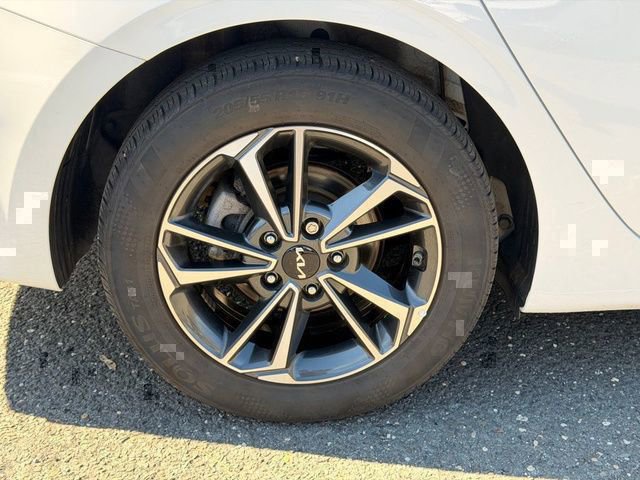 Used 2024 Kia Forte LXS image 7