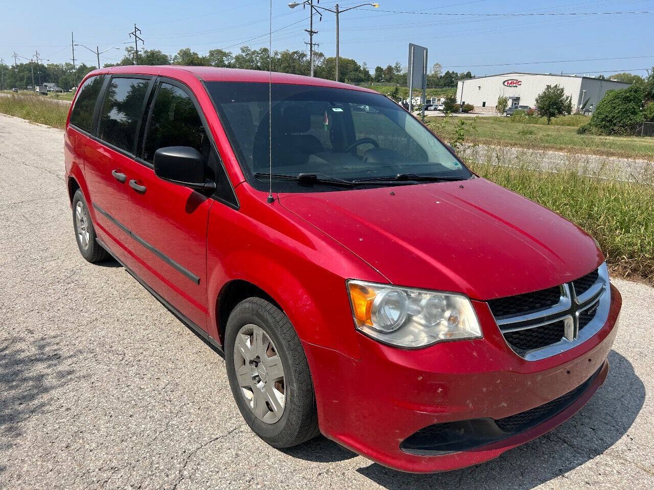 Used 2013 Dodge Grand Caravan American Value Package w/ UConnect Hands-Free Group FWD image 2