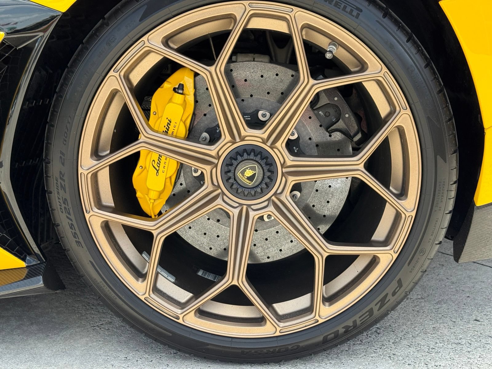 Used 2021 Lamborghini Aventador SVJ AWD/4WD image 42