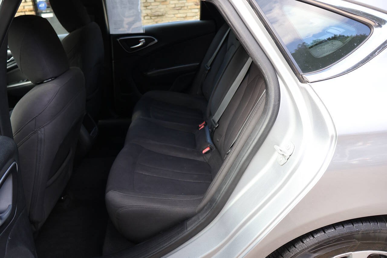 Used 2015 Chrysler 200 Limited w/ Convenience Group FWD image 18