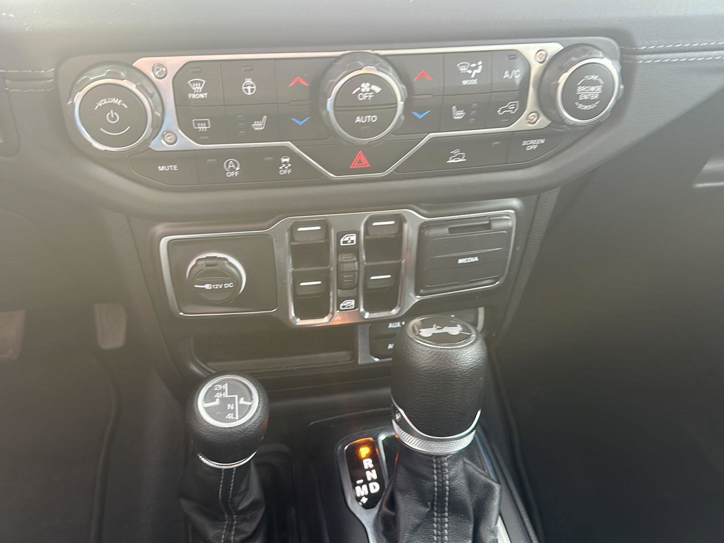 Used 2024 Jeep Wrangler Sahara image 17