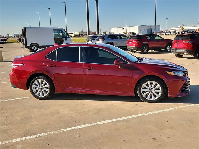 Used 2020 Toyota Camry LE image 5