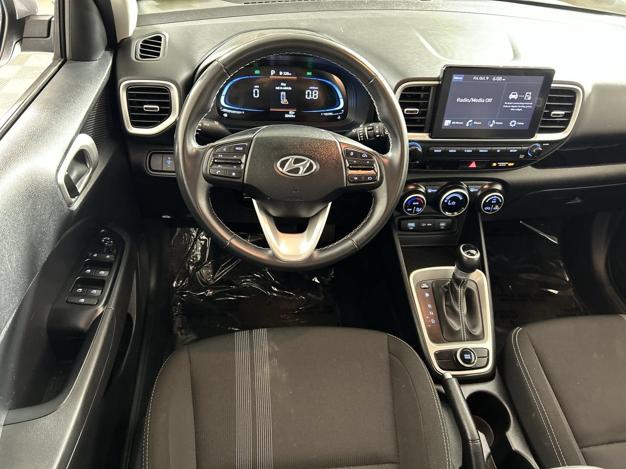 Used 2025 Hyundai Venue SEL FWD image 22