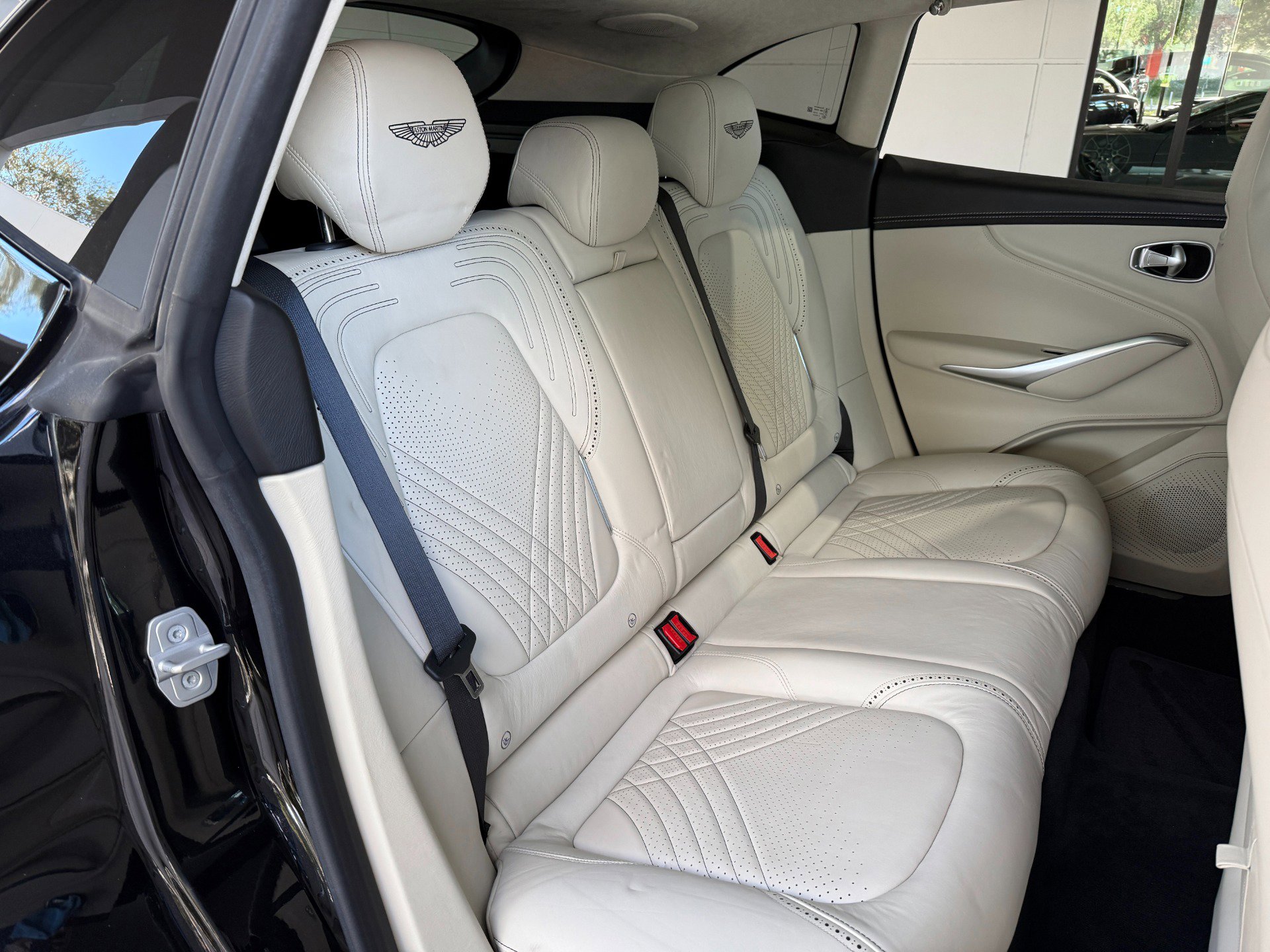 Used 2021 Aston Martin DBX image 28