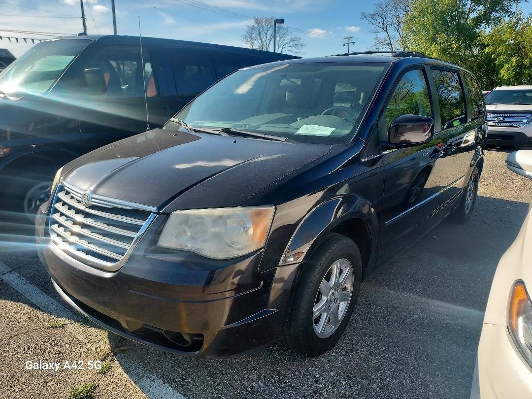 Used 2010 Chrysler Town & Country Touring FWD image 1