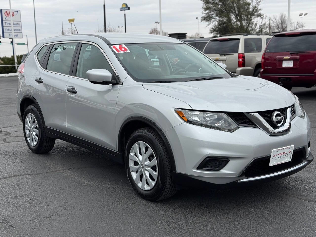 Used 2016 Nissan Rogue S image 3
