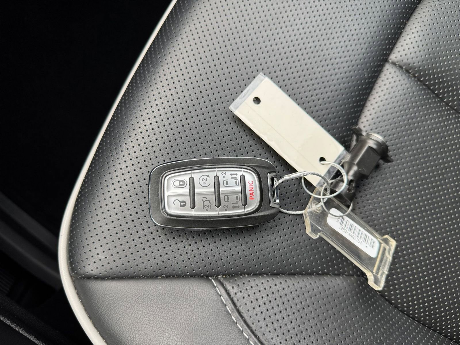 Used 2025 Chrysler Pacifica Limited image 20